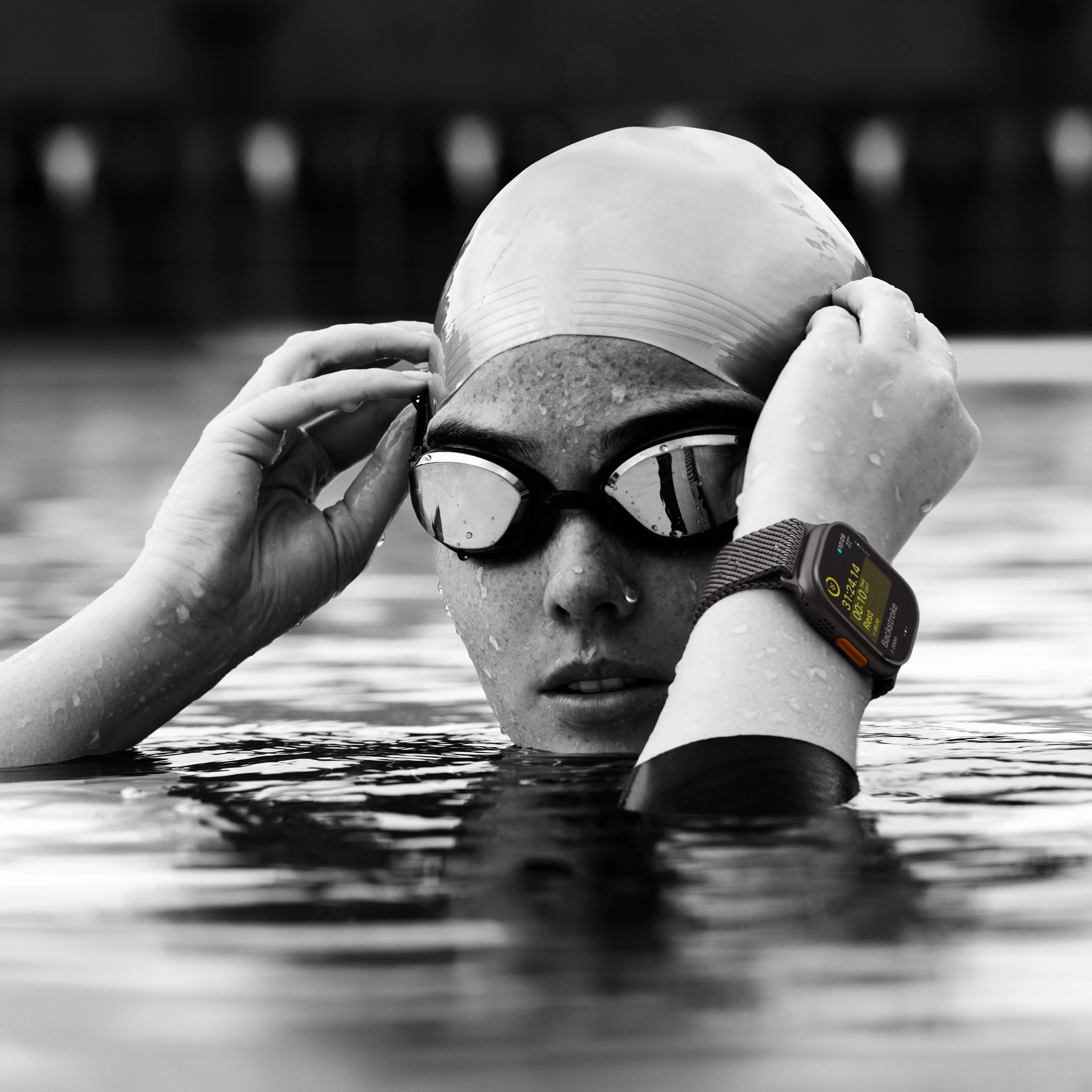 Apple Watch Ultra 2 GPS + Cellular 49mm Black Titanium Case with Black Titanium Milanese Loop - Large - Image 8