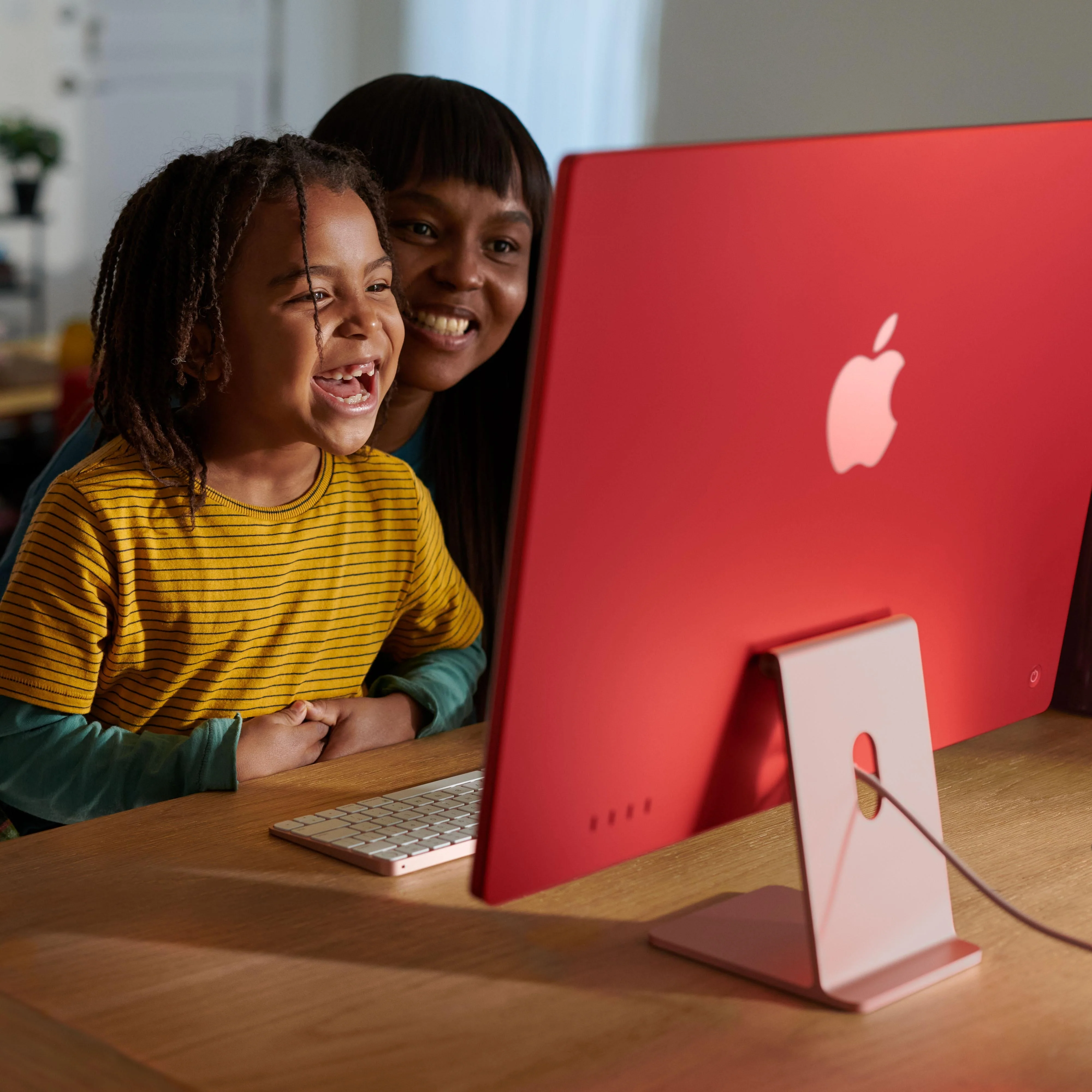 24-inch iMac with Retina 4.5K display: Apple M3 chip with 8‑core CPU and 10‑core GPU, 256GB SSD - Yellow - Image 6